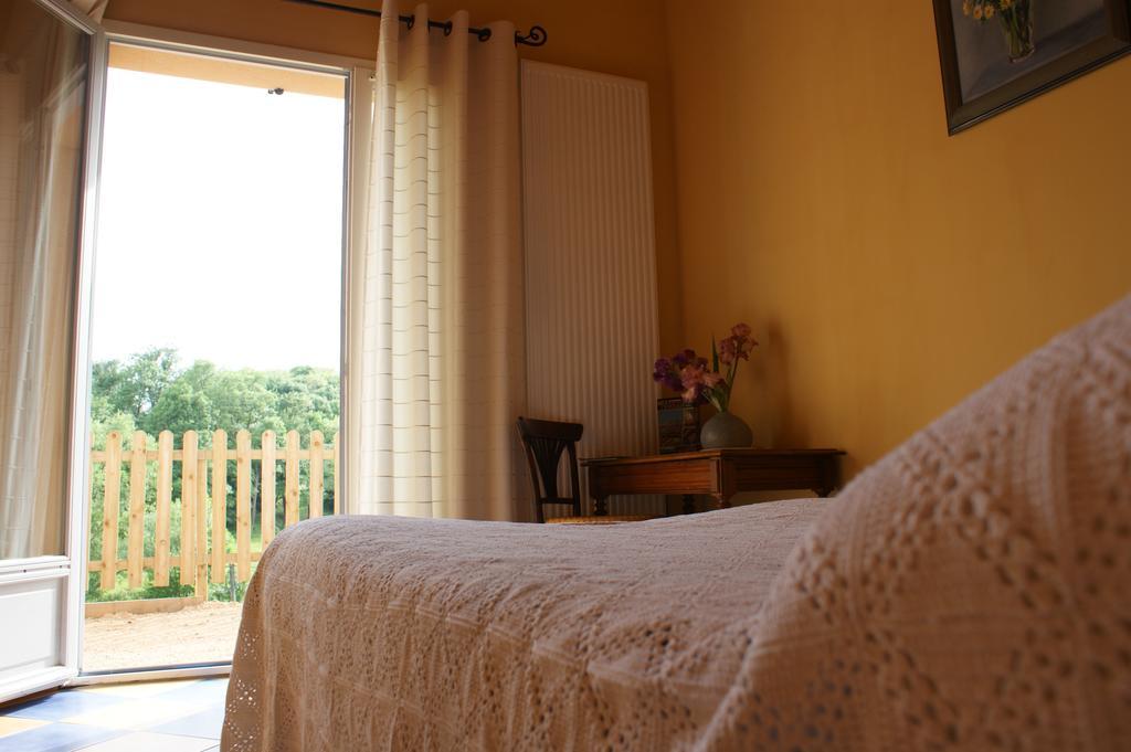 Maison D'Hotes Du Vert Vallon Bed & Breakfast Theize Room photo